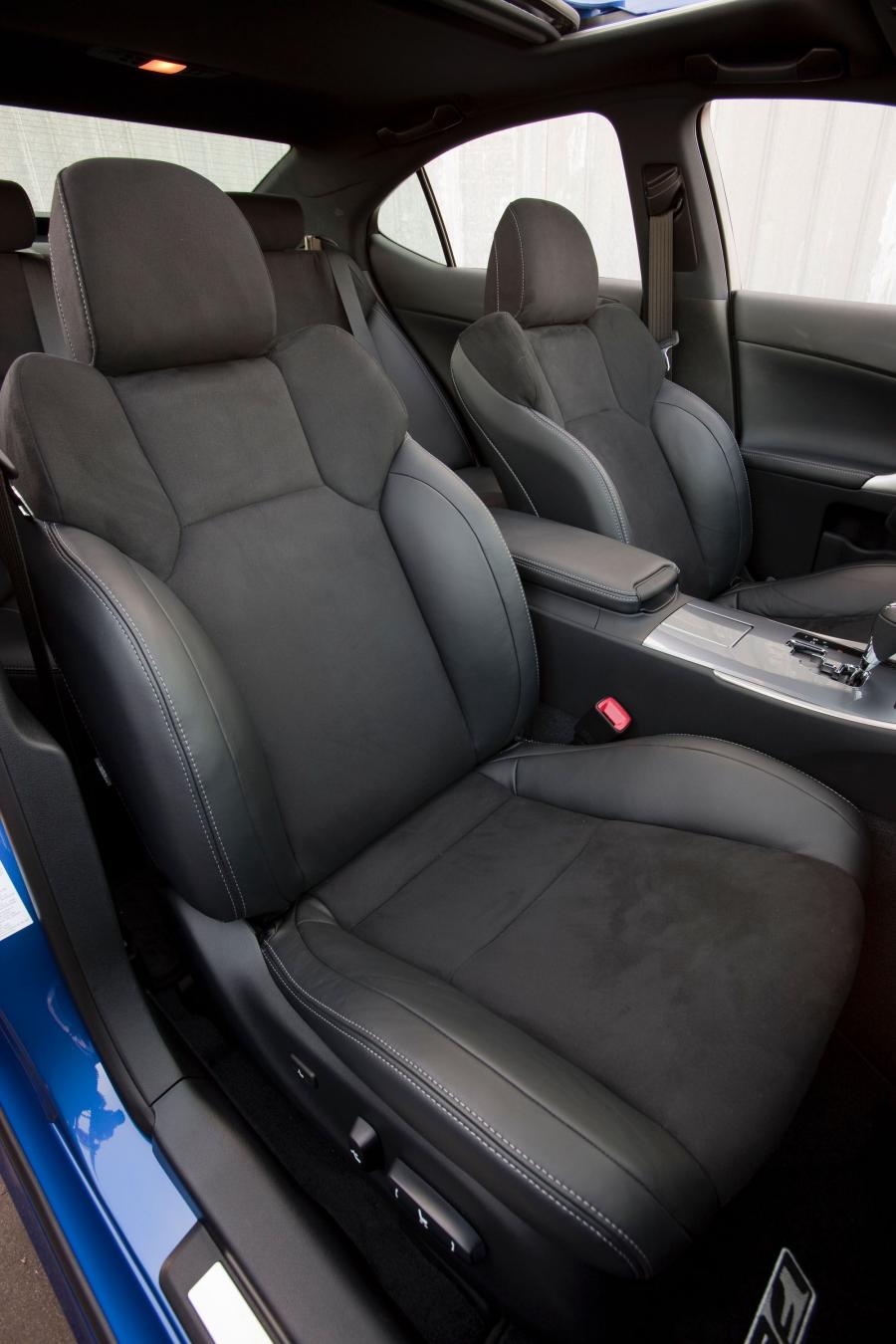 Lexus IS350 2011 года  (фото 22 из 39)